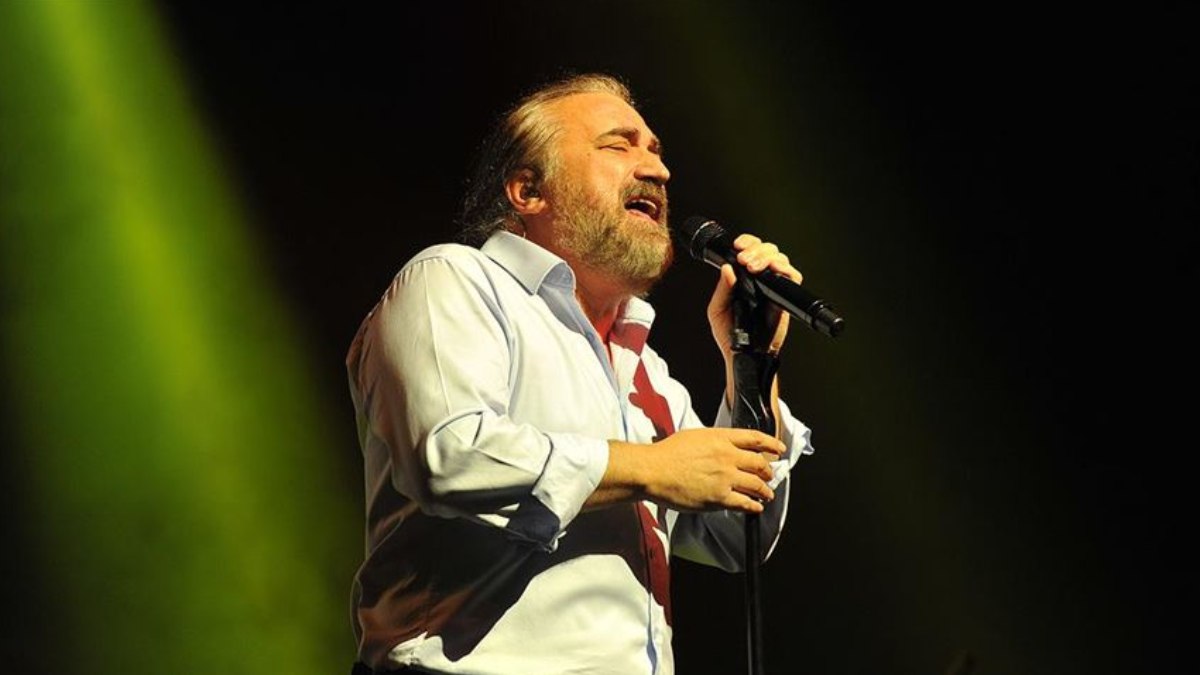 Volkan Konak’ın Sahnede Fenalaşarak Hayatını Kaybetmesi Sanat Dünyasını Yasa Boğdu