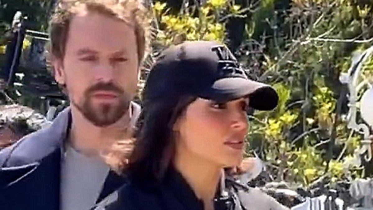 Hande Erçel Kısa Saçlı Haliyle Sosyal Medyada Olay Oldu: Peruk Sanıldı, Beğeni Yağdı
