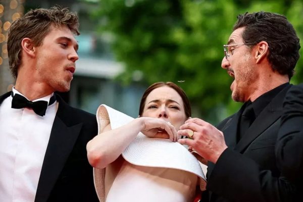 Cannes’da İlginç Anlar: Arı Paniği Kırmızı Halıyı Karıştırdı, Emma Stone Zor Anlar Yaşadı